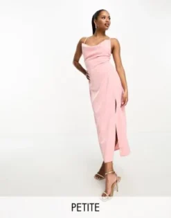 Esclusiva In The Style Petite - Vestito Lungo In Raso Rosa Tenue Con Scollo Ad Anello E Lacci Sul Retro